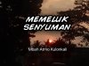 MEMELUK SENYUMAN